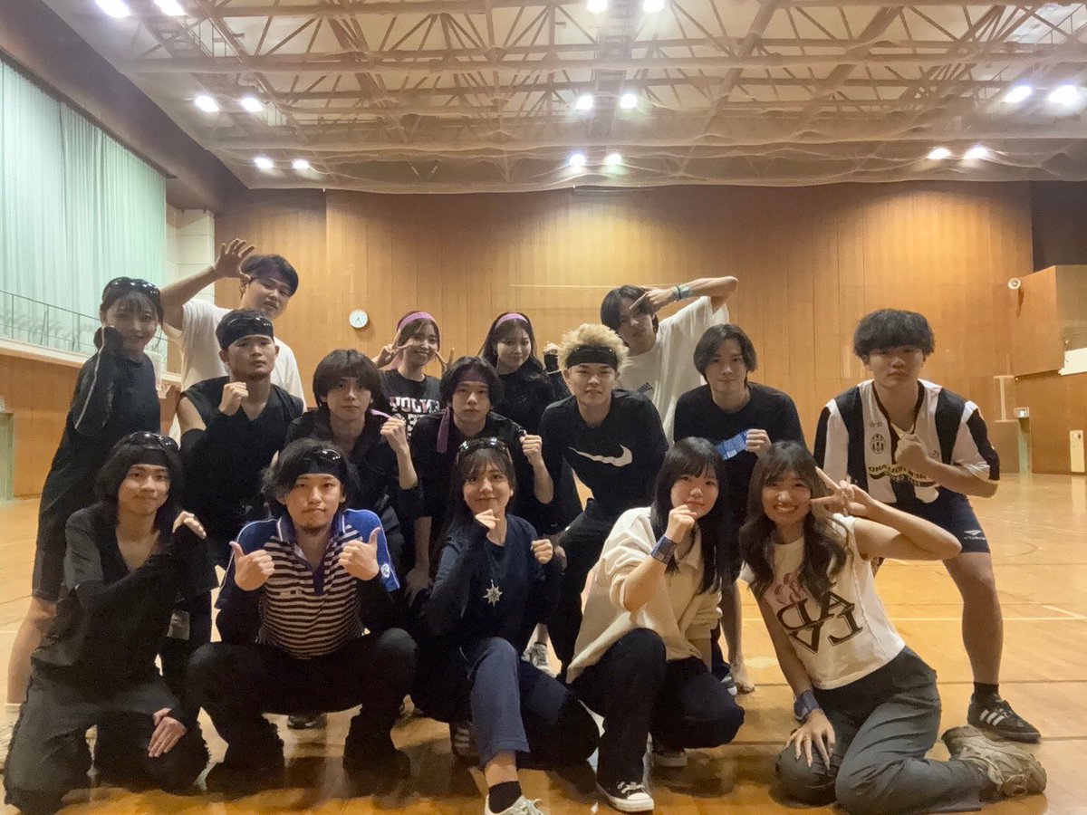 FLAT_2026's tweet photo. 【サークル活動紹介】秋にはサークルのみんなと合宿に行ったよ!🍁
運動会やぶどう狩りをして楽しい思い出いっぱいだった!🏀🍇
少人数サークルだからこそサークル全体の仲がいいのがFLATの魅力!🫶 https://t.co/C1MILqZNdf