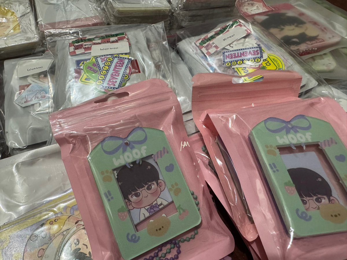 soongyuexe's tweet photo. #saiupdate
arrived items as of march 16:
- svtopia pc holders
- hirono keychains batch 1
- minwon stages of life
will be sending the isf notice tonight! shipping will start on march 25 onwards https://t.co/P6GdS8Jng9