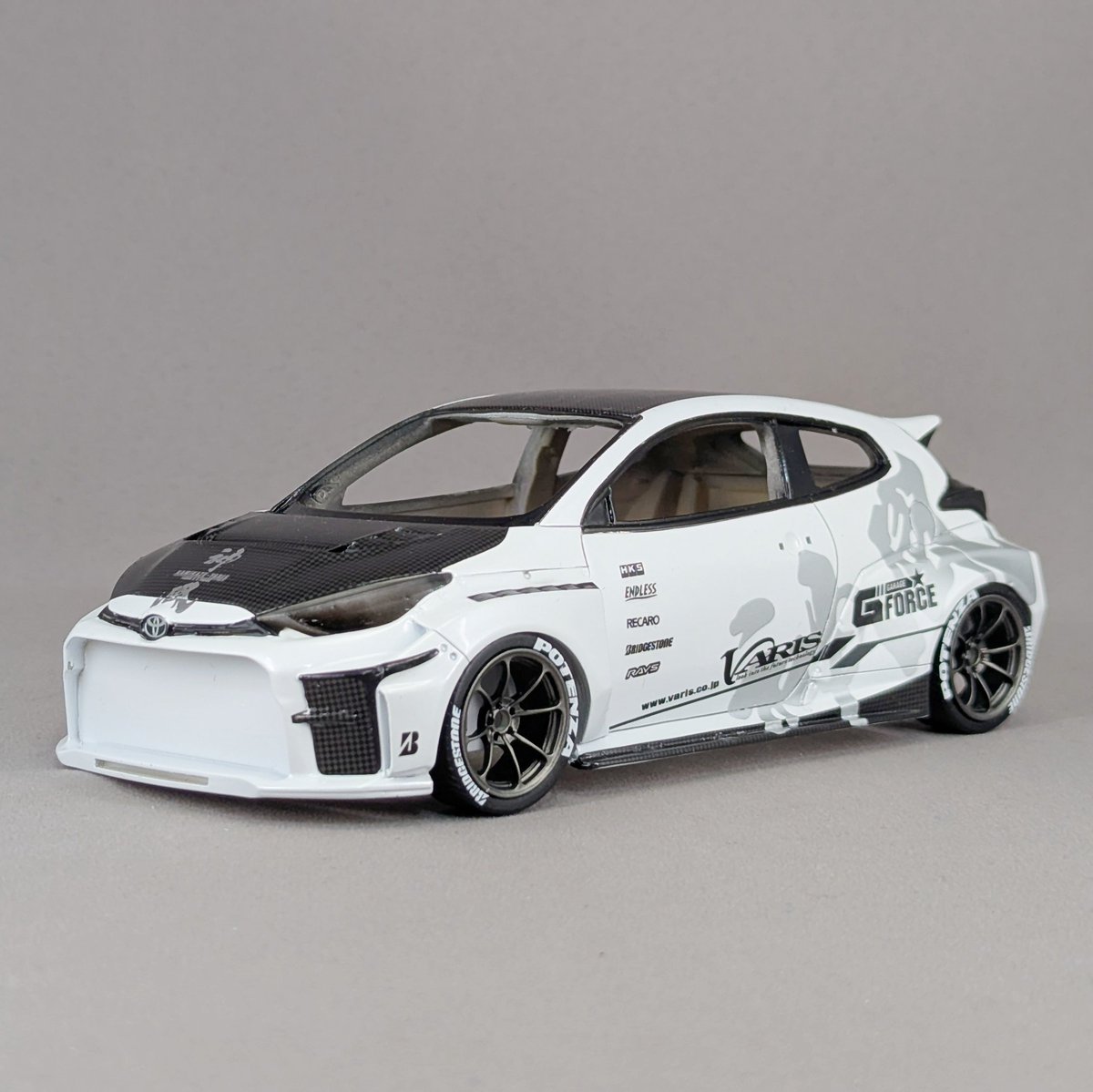 Take_Channel36's tweet photo. PZY Model 神風GRヤリスのデカール貼り完了しました♪
市販車だけどデモカーって事もあってデカールは多めでした。
一気に雰囲気上がりますねぇ♪
動画は後ほど!
#pzymodel #gryaris #gforce #varis #谷口信輝 https://t.co/8cxoLudDh5