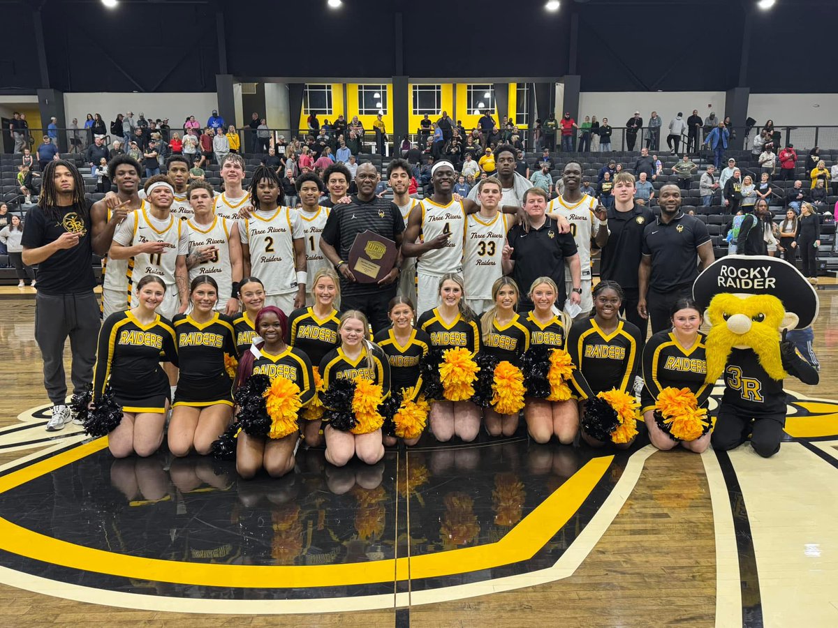 2B_TheEnergyGuy's tweet photo. “History made! Your 2024-25 Midwest Regional Champions Three Rivers Raiders are heading to the NJCAA National Tournament for the first time since 2011-12! Our ticket is PUNCHED! Time to put on for our program and our community on the biggest stage! LET’S GO!! @3Rmbb https://t.co/zed5tBDdvG