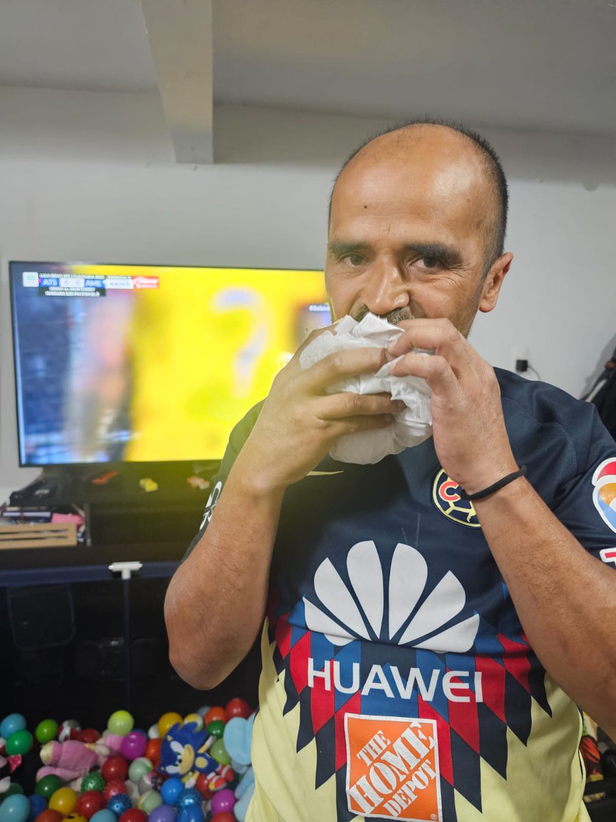 caromot19's tweet photo. #SabadoFutbolero no se que se disfruta más si mi guajolota o el partido de mi Ame https://t.co/6XSObNLgIb