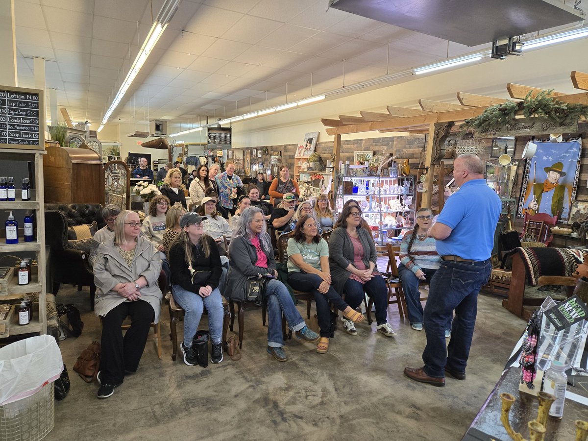 TheRavenRollins's tweet photo. I am FLOORED. 🤯 I sold out of every single book I brought tonight to the book signing, then we dipped into the stores stock and THEY sold out! That was a hundred books, y'all! 👀

Thank you all SO MUCH for coming! @gary_perkinson https://t.co/tLICO2jwHq