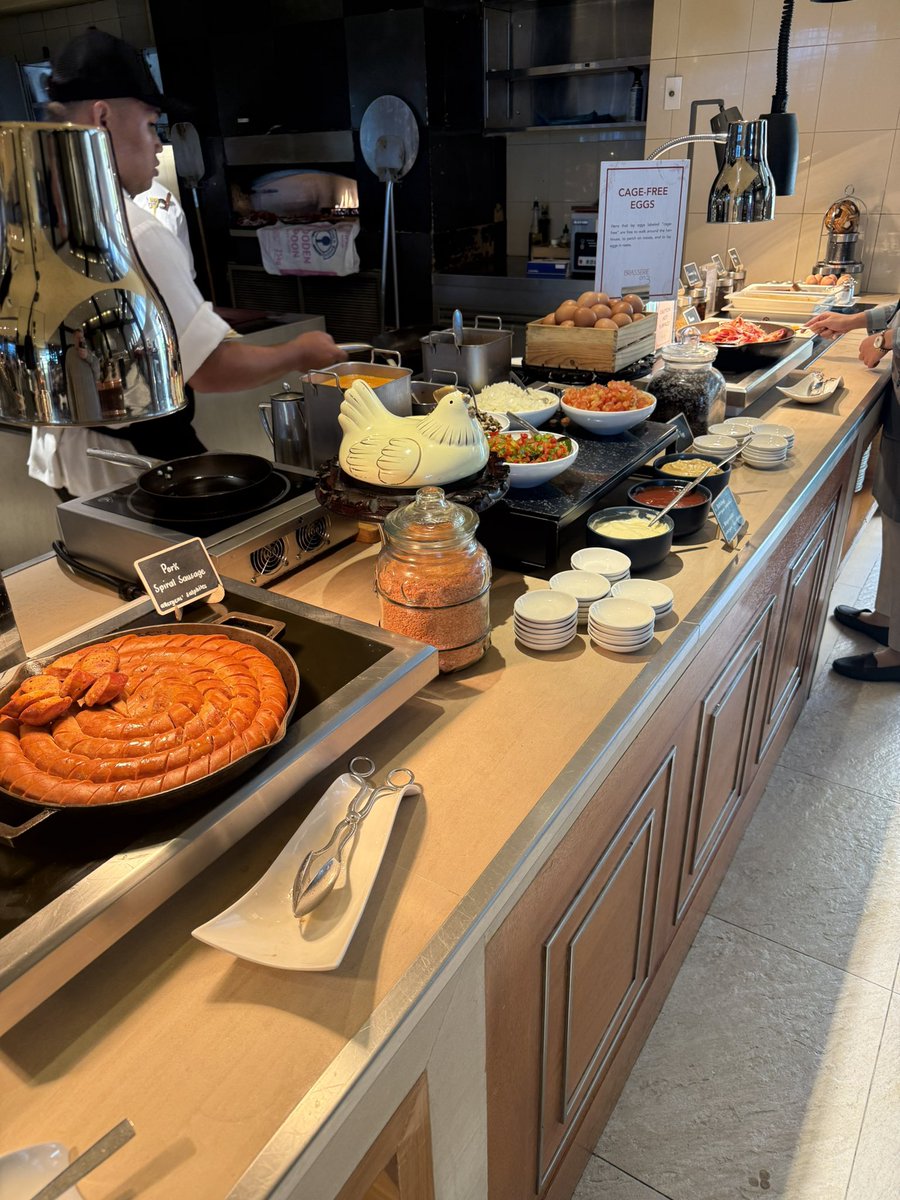 Day 3 of 19 in the Philippines

Been fighting with my life to not destroy the new diet. So far it’s been a great trip with the family. 

Edit: Just realized this is the first photo I’ve posted in a while so…. Surprise No More Beard.