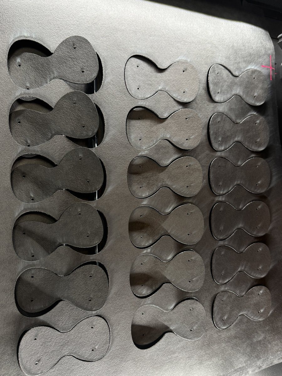 chacott_dog's tweet photo. @LuthierTN こんにちは♪まだまだ初心者ですが先日鞄のパーツをレザクラCADで作ってxtool m1 ultra で裁断し、楽々に仕上げる事が出来ました(^^)色々勉強させて下さい。 https://t.co/sw6XKFgSnk