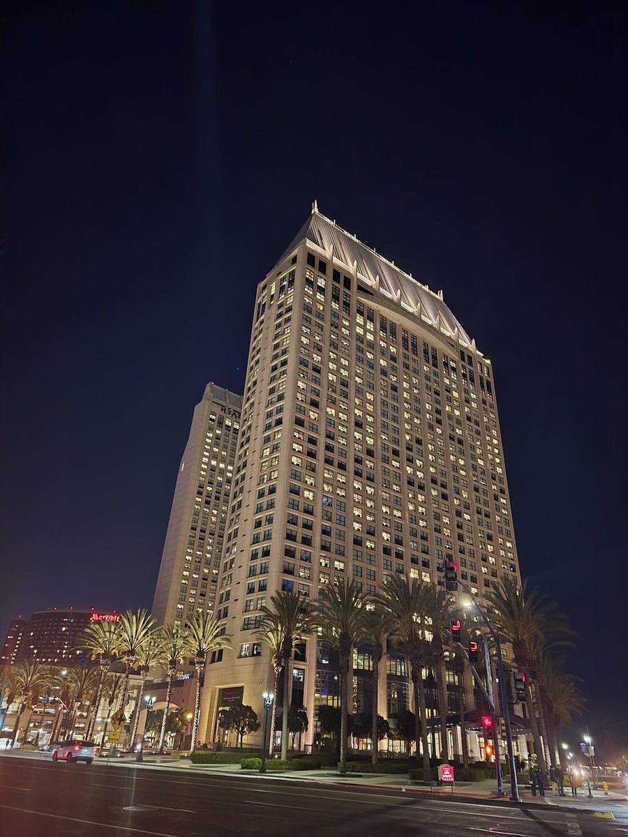 RuvalcabaAurora's tweet photo. #sandiego #nightlights #night #nightinthecity #citynight #aurorafreelancephoto #storytelling #streetphotography #fromstreetswithlove #spicollective #sky_captures #mysdphoto #apasd #sd_captures #citylife #sandiego_ca #canon_photos #raw_community #visitsandiego #sandiegophotos https://t.co/nhW7ZkVD9W