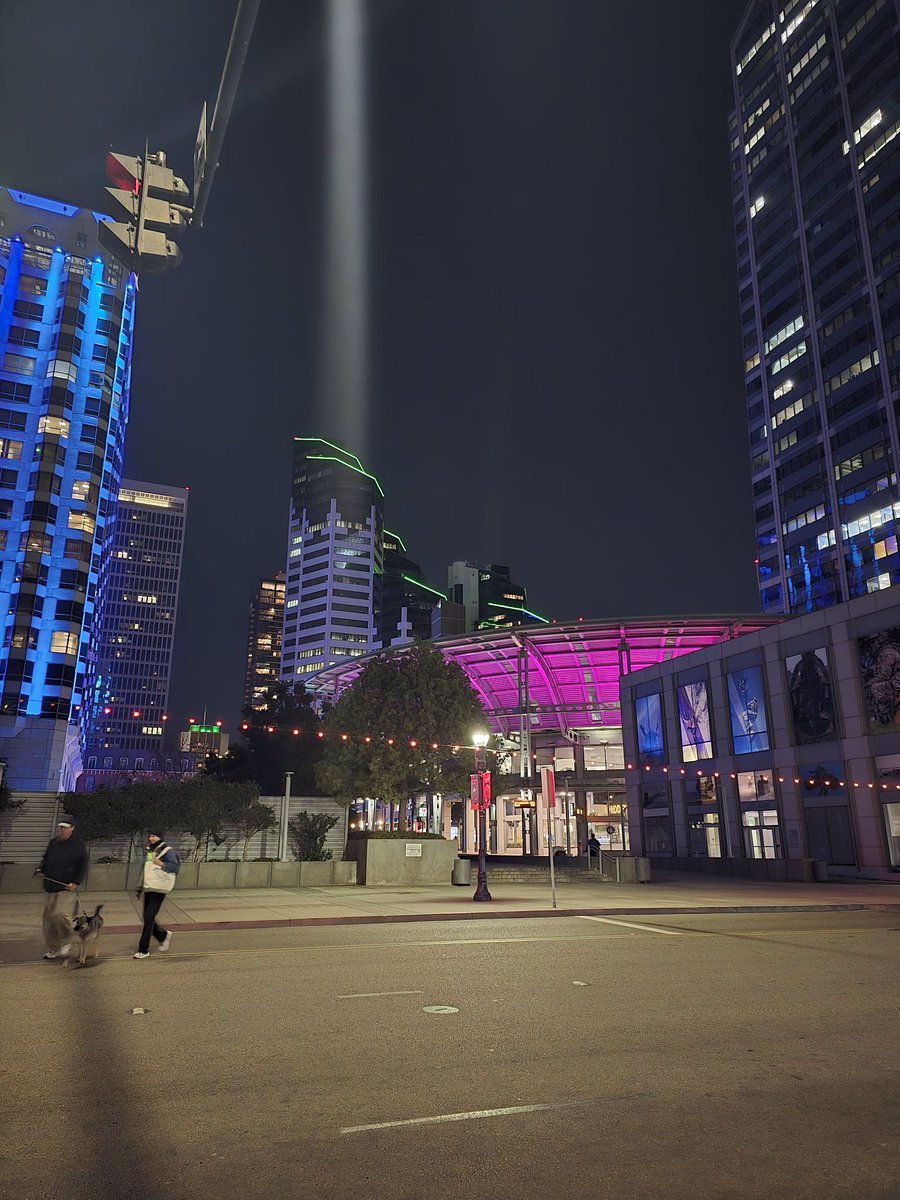 RuvalcabaAurora's tweet photo. #sandiego #nightlights #night #nightinthecity #citynight #aurorafreelancephoto #storytelling #streetphotography #fromstreetswithlove #spicollective #sky_captures #mysdphoto #apasd #sd_captures #citylife #sandiego_ca #canon_photos #raw_community #visitsandiego #sandiegophotos https://t.co/nhW7ZkVD9W