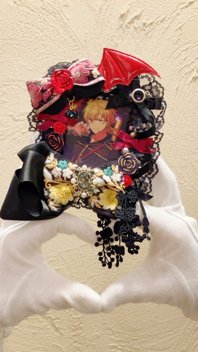 len2017m's tweet photo. ゆき(@nuinui_omanju )様のプレゼント企画で作っていただきました！！

不夜城お気に入りなので大感謝です！！全てにおいて天才すぎて、大して無い語彙力消えます……それぞれの素敵なパーツの組み合わせが天才です🥺

4枚目に喜びの自我いますが🙃
本当にありがとうございました！！！ https://t.co/3TAbUmkGG5