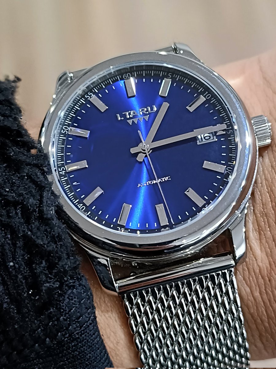 雨のなか昼ご飯の買い出しだけなのに、しっかり時計はします⌚️