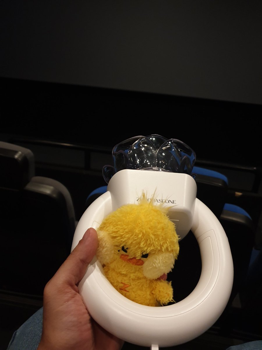 Taeraebon's tweet image. Kemarin seru bgt🥺💙 gaknyangka perjalanan ZB1 bersama Zerose udah sejauh ini yaa.... bertemu keluarga &amp;amp; teman baru disini, terimakasiih atas mommentnya semua merayakannya!
 #NobarBarengZEROSE🫶 @ZEROBASEONE_INA @ZER0_2E  @zero4se