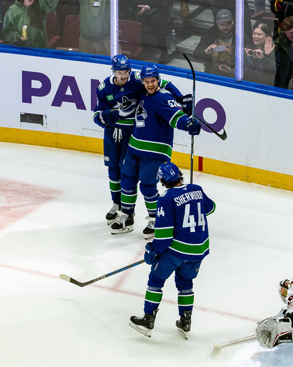Canucks's tweet photo. Two goals 8 seconds apart. ⏰

Tied for the 2nd fastest back-to-back goals in #Canucks history. https://t.co/dVEk1uhRpt