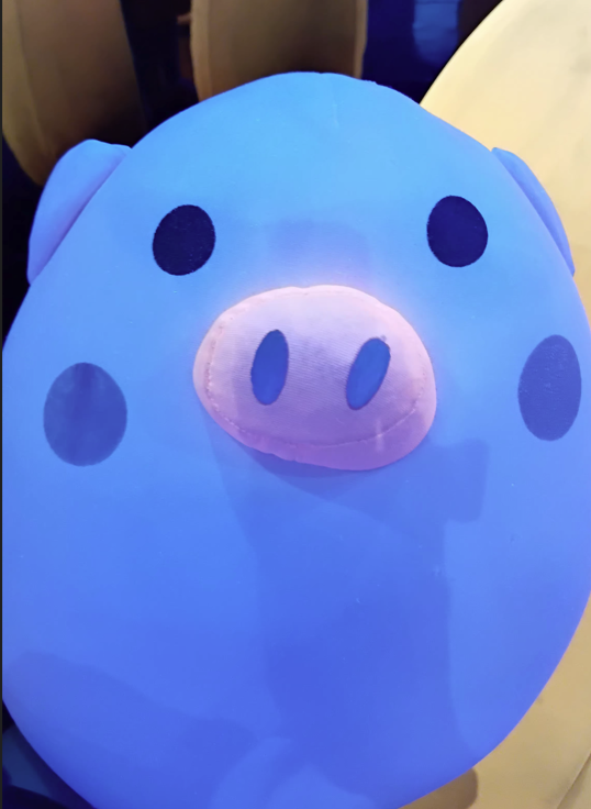 Went to an exhibition and accidentally unlocked a Shiny SSR Skin of Mr.Piggy: 
Blue with Glowing Nose🐽