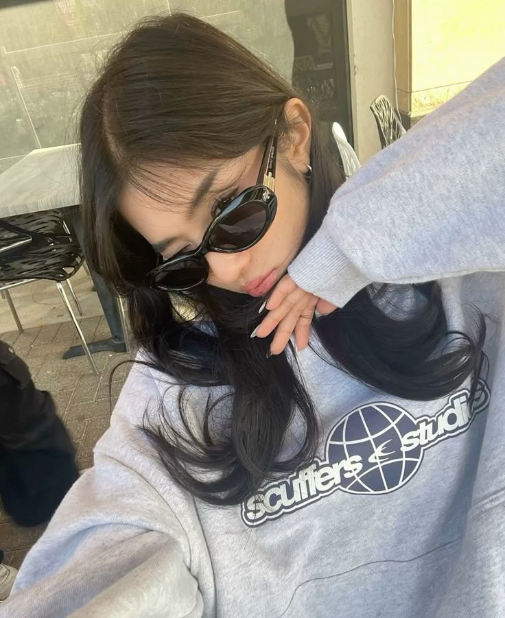 looking for interactive moots......
#moots #promotwt

– she/her | minor | 🇵🇭
– any fandom is welcome
– not new to #stantwt #kpoptwt 

♡ / ↺ to be moots + spread, ty