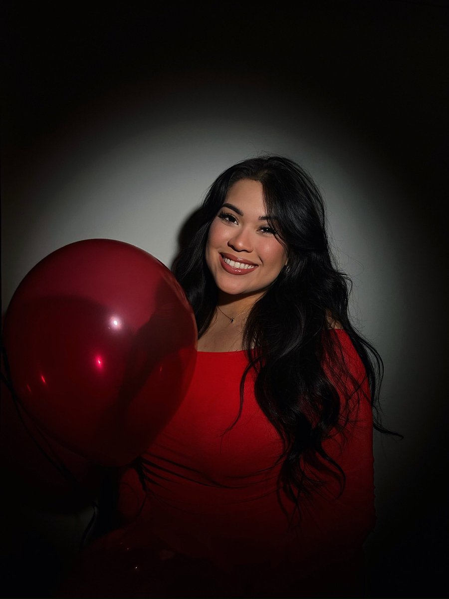 _Simplyerikaa_'s tweet photo. 30 flirty and thriving!!! ❤️🎈 https://t.co/5WIc6Te6P0