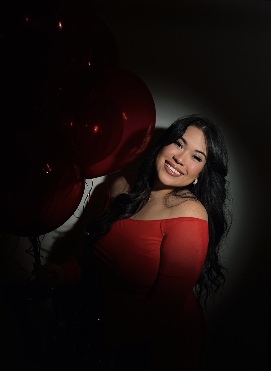 _Simplyerikaa_'s tweet photo. 30 flirty and thriving!!! ❤️🎈 https://t.co/5WIc6Te6P0