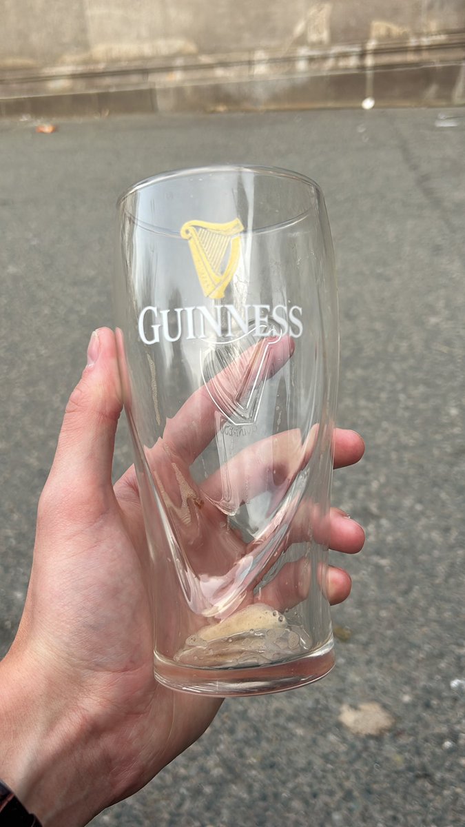 theguyvb's tweet image. Finally didn’t strike out at the bar tonight. First time in longer than I care to admit that I’m not going home alone. This pint glass will live in glory on my shelf.
#KeepitTight