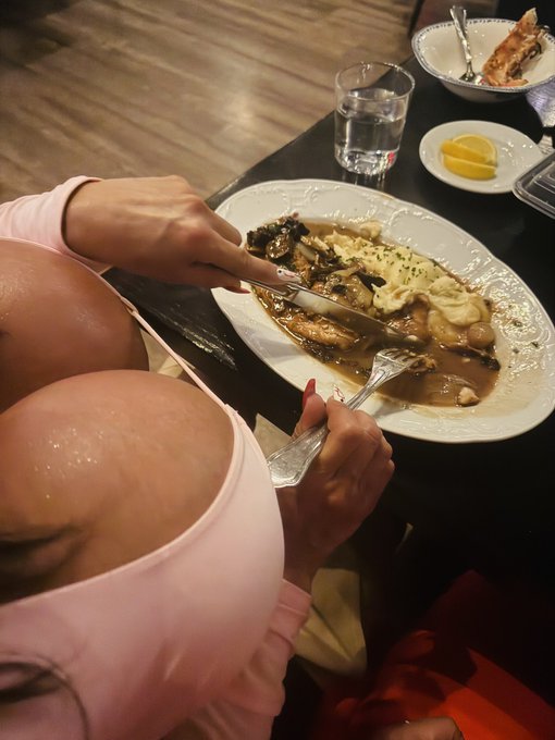 Watch Ava Devine Official's leaked NSFW photo on TwXstars