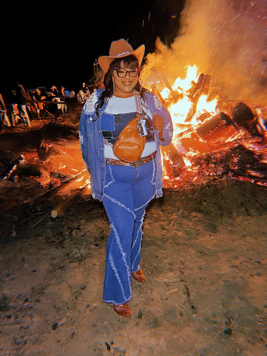 thee_different1's tweet photo. Cowgirl https://t.co/GlhPOy8r5J