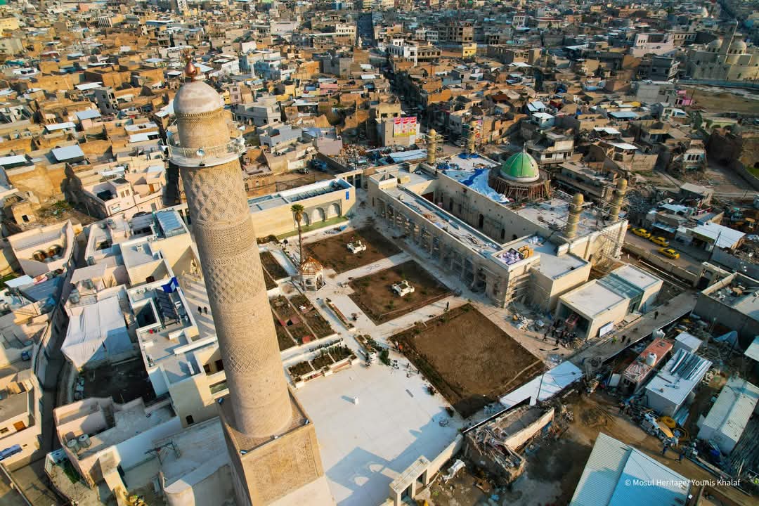 Mosul_heritage's tweet photo. المئاذن الاربعة فوق مصلى جامع النوري الكبير تعود كما كانت

يجري العمل لوضع اللمسات الاخيرة للمنارات الأربع والقبة التي تم الحفاظ عليها كجزء من تاريخ المدينة وهويتها بعد ان تم استعادة مئذنة الحدباء بنفس طرازها وبأيادي عراقية..

@UNESCOIraq

#إحياء_روح_الموصل https://t.co/HIozXOK5su