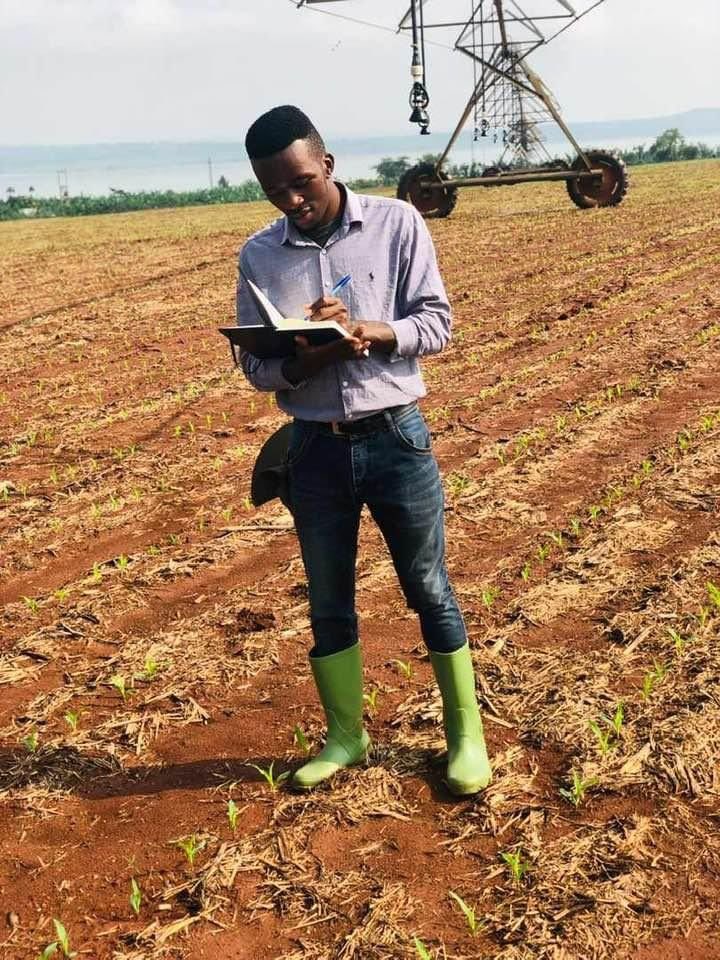 Why Center Pivot Irrigation in Africa?

(And why more farmers are adopting it...)

Water is one of the biggest challenges in African agriculture. 

Rainfall is unpredictable, and droughts are becoming more frequent. 

Many farmers still rely on traditional irrigation methods like