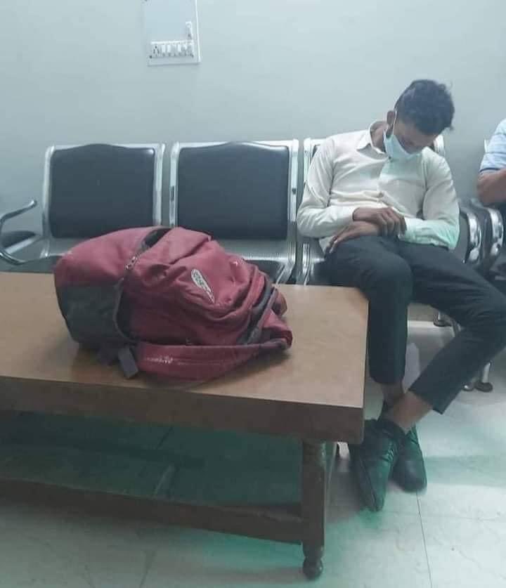 He is Medical representative of company.
Medical representative life is not so easy. 
They are well educated people and very hard working earning bread for their families. 
Give them the utmost respect.

Love you people.. ❣ stay blessed 👍