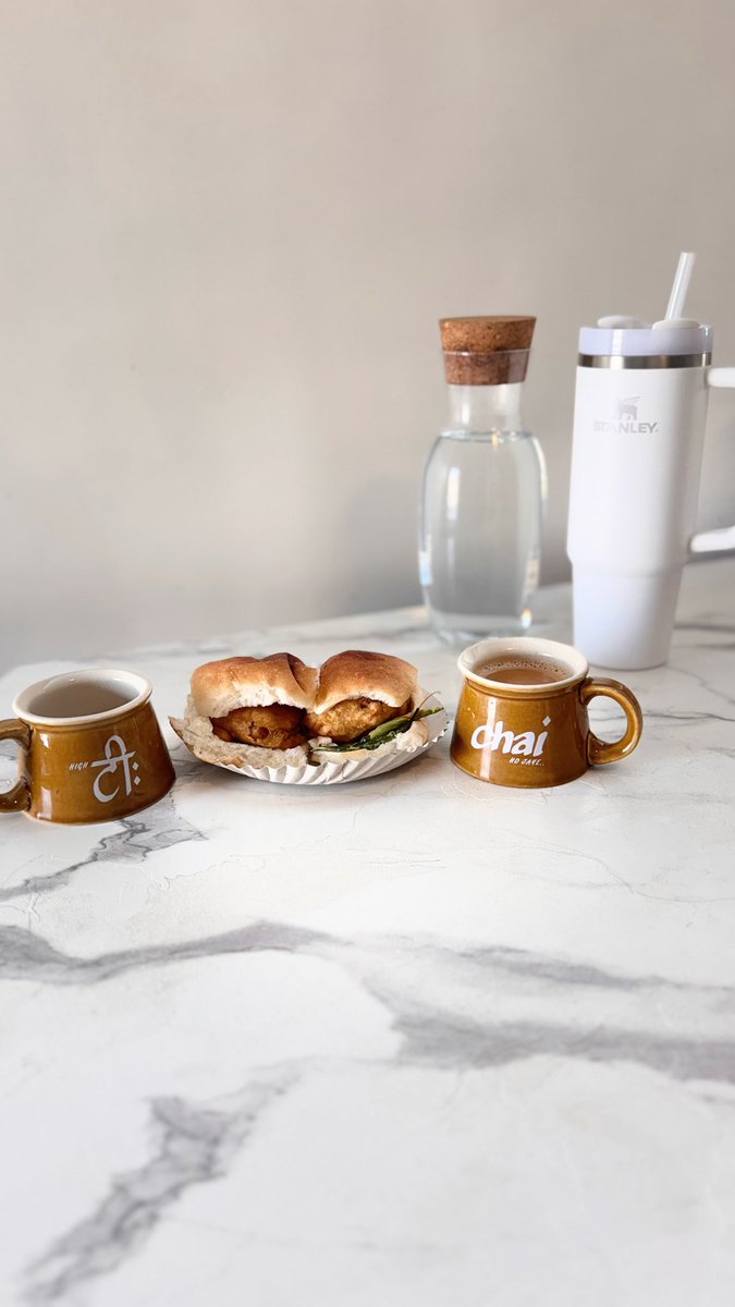 medhaoka's tweet image. How a simple photo can characterise humans.. 
 &quot;HER&quot; and &quot;HIM&quot;. Wanna guess? Chalo chalo.. #Sundayquiz #Funtime 😂😂🤪