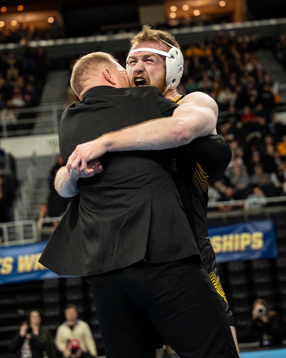 NCAADIII's tweet photo. THE BEST HUGS 🏆

#WhyD3 | #D3wrestle https://t.co/aUJ6OUCpFI