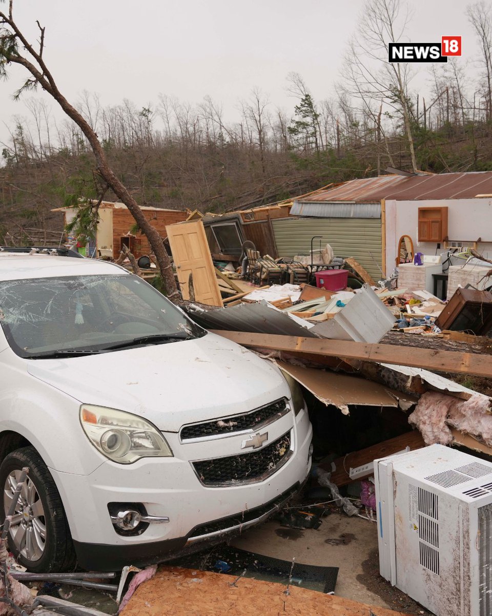 CNNnews18's tweet photo. Local news footage revealed widespread destruction, with roofs ripped from homes and heavy trucks flipped over, as weather forecasters cautioned that additional tornadoes are expected to hit the region over the weekend.
#Tornado #Wildfire #ExtensiveDamage #USA
https://t.co/4VgLGwzX6a