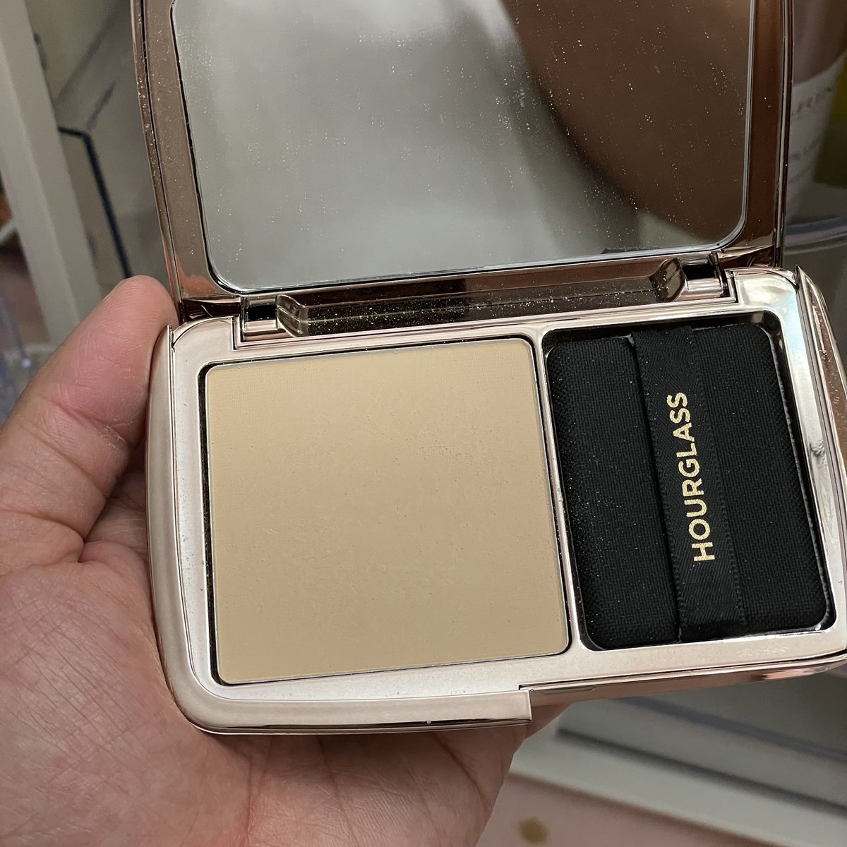 jjdoesitwork's tweet photo. ยกให้แป้ง hourglass คือจังหวะงานผิวเบลอที่ถูกต้อง ตอน ba ลองให้คือยื่นบัตรทันที ผิวสวยมากกกกกกกก เบลอแบบงงว่าใส่อะไรมาในแป้ง ผิวมันละมุน หน้าเนียนๆ แต่ไม่หนาเป็นชั้น งานผิวไม่โป๊ะ ฟีลหน้าดีแล้วใส่ฟิลเตอร์เสริมอีกชั้น ละพัฟโคตรดีปาดปุ๊บเนียนกริบ https://t.co/hJyjmxNL2q