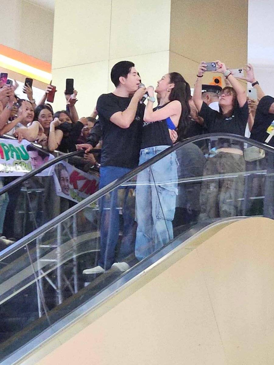 Ang bait NG KimPau  di mo akalain na pupunta sila jn bnda sa taas swerte NG  nanjan nkadaupang  palad si  papi  hihi

KIMPAU KCC MALL TOUR

#LOVEAPPEARSinMarbelxGensan 
#MyLoveWillMakeYouDisappear