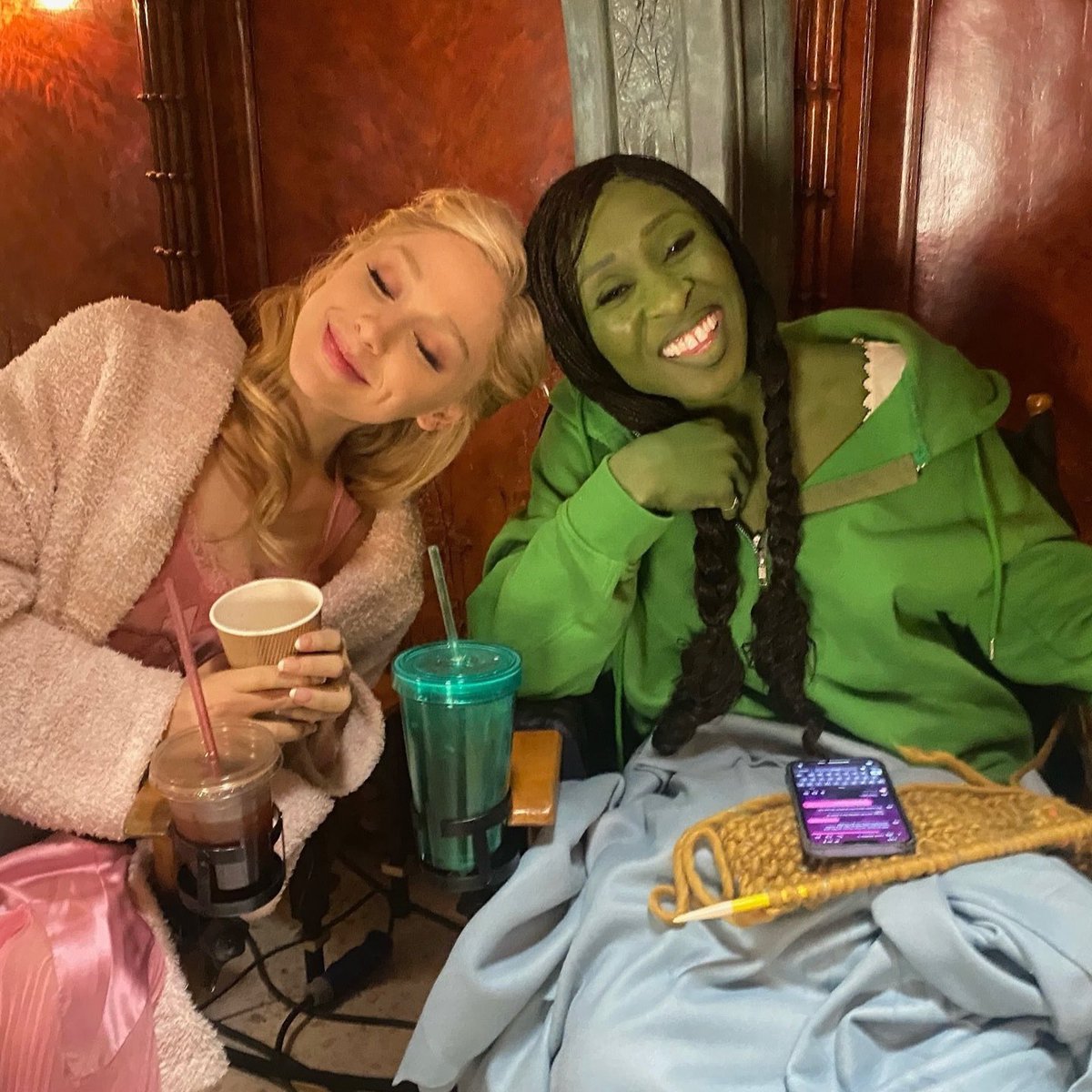 ウィキッド観た後にこのオフショット見ると安心する。この世界線であれ。