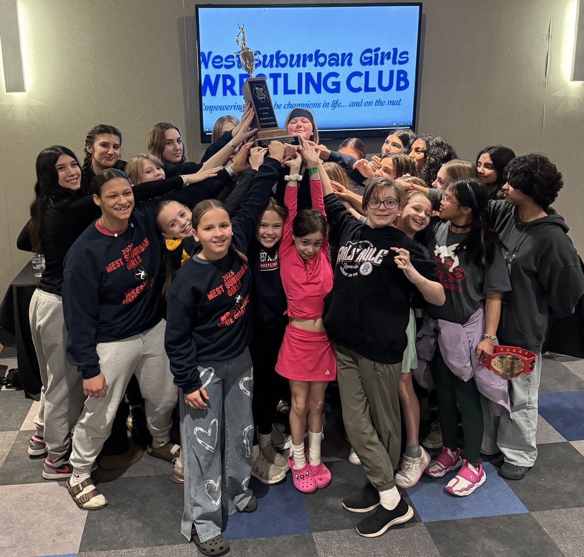 GirlsWrestle_IL's tweet photo. Our 4th Winter Folkstyle season concluded with our annual team banquet. We loved coaching everyone of these girls!!! https://t.co/2XBEIIhJhA