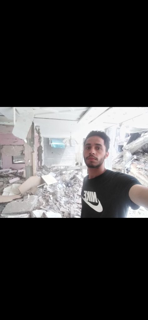 SarhanTc's tweet image. Hello world, I am Mahmoud from Gaza. I am 25 years old. At this age, I should be happy, but unfortunately, I am very sad because I am responsible for a family of 16 people, and we do not have a source of income Help me so that we can 
live.
Please help me

gofundme.com/f/help-injured…