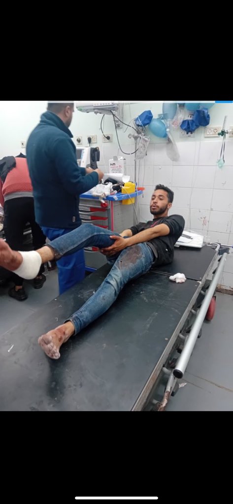 SarhanTc's tweet image. Hello world, I am Mahmoud from Gaza. I am 25 years old. At this age, I should be happy, but unfortunately, I am very sad because I am responsible for a family of 16 people, and we do not have a source of income Help me so that we can 
live.
Please help me

gofundme.com/f/help-injured…