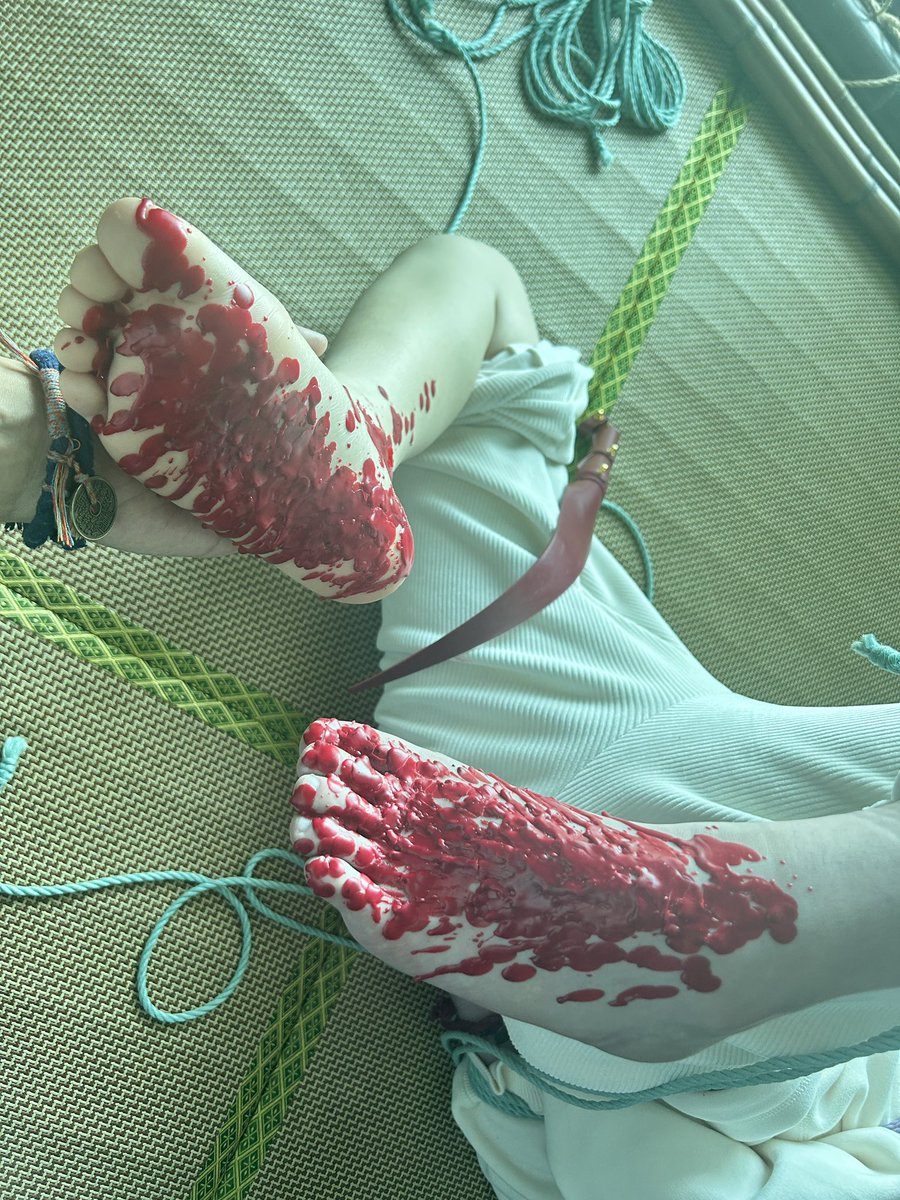 你慵懒的扭动着腰，受不了
你随风飘扬的笑
有迷迭香的味道

被缚：<a href="/JabbourFan11046/">Zeee</a> 
投稿：
<a href="/Fengsiyuan/">Mr.死因</a> 
<a href="/007share/">007𝕏🟡（转推版）</a> 
<a href="/tbzt2024/">推波助臀（接投稿）</a>
<a href="/wqganenshi_/">有稿投😁</a>