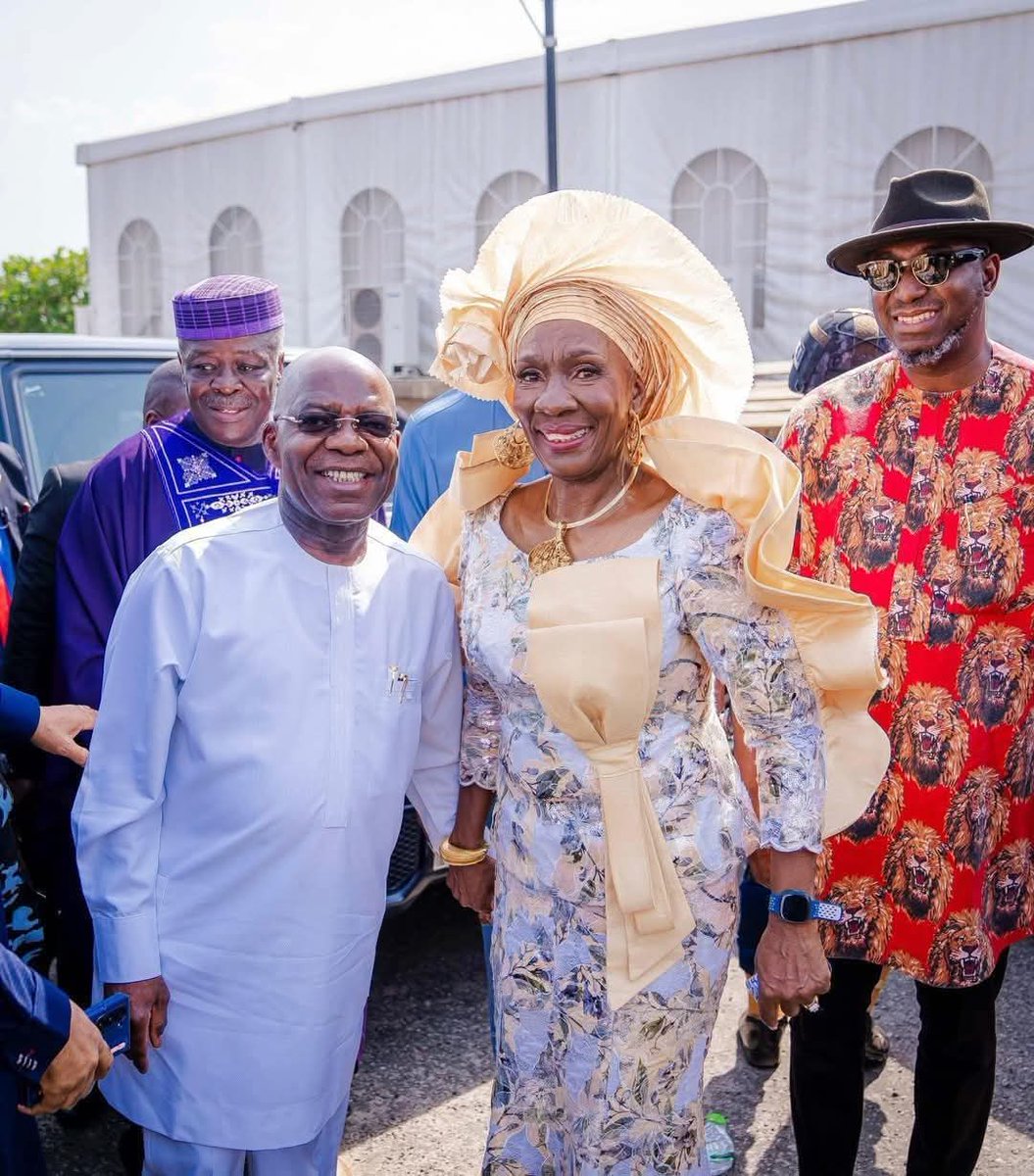 ugwu_obinn's tweet photo. Gov @alexottiofr was in Afikpo, Ebonyi state yesterday to attend the wedding ceremony of Futo VC, Prof Nnenna Otti's daughter. 
We thank our mother, for standing for the truth and the outcome of her decision is what Abians are enjoying today. https://t.co/vBETRwbla5