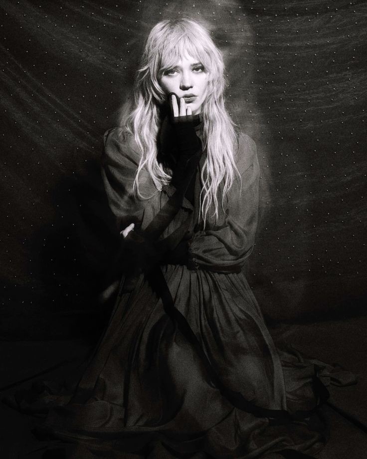 Coeurigide's tweet image. ᅠᅠ
    
          * 𝑺𝑬𝑫𝑼𝑪𝑻𝑰𝑽𝑬 𝑺𝑼𝑵𝑫𝑨𝒀.

ᅠᅠ