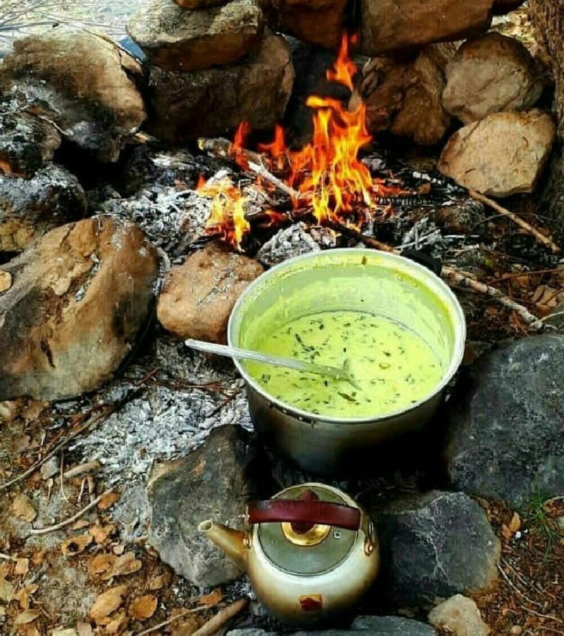 پخت آش دوغ تو دور همی ها و طبیعت گردی های عید نوروز از رسومات مردم نورآباد..
#ستینم_ایران