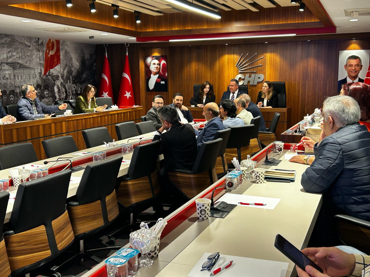 CHP İstanbul İl STK'lardan sorumlu İl Başkan yardımcımız  Ahmet Baylan'ın koordinatörlüğünde 2.Bölge ve 3.Bölge  STK başkanlarımızın (Federasyon -Konfederasyon) katılımlarıyla verimli bir toplantı gerçekleştirdik.
#chpistanbulilbaşkanlığı