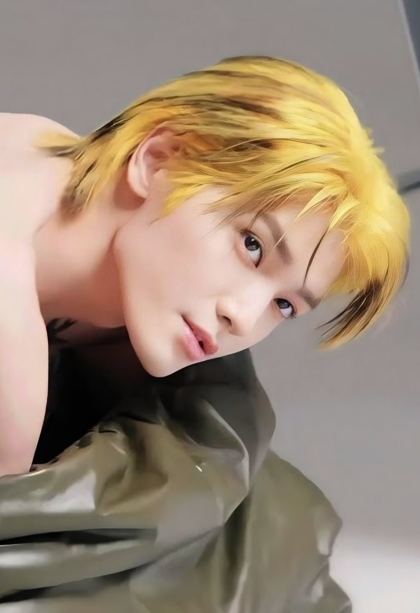 ㅤㅤ

강렬한  눈빛과 독특한 분위기가  어우러진 순간.
시선을 뗄 수 없는 매력이 가득한 이 순간을 함께
느껴봐! *ੈ✩‧₊˚