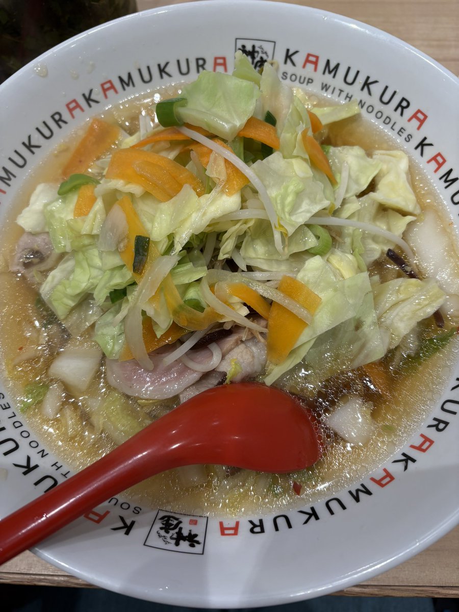 pinealgland777's tweet photo. 二日酔い友人にも冷えきった身体の私にも神座は優しかった🍜
マルシェで、オーストリア人と日本人のご夫婦のお店でコーヒー、トルコのパンを売っている店でバクラバを買いおやつタイム。

グルテンフリーもシュガーフリーもこんな日はお休み。

#高円寺 https://t.co/UPuKWV2w7F