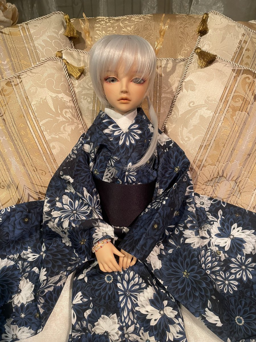 ShigeruHanamiya's tweet photo. 本日、あいにくの雨でしたが東雲のお迎えセレモニーをしてきました✨
けど東雲は龍神だし嬉しくて雨を降らせたのかも🤔
そういうわけで私も東雲に合わせて着物でセレモニーに参列👘
初めて自分で着たので至らない部分はあるけど☺️💦

これからよろしくね、東雲さん😘 https://t.co/8FyTdENRLv