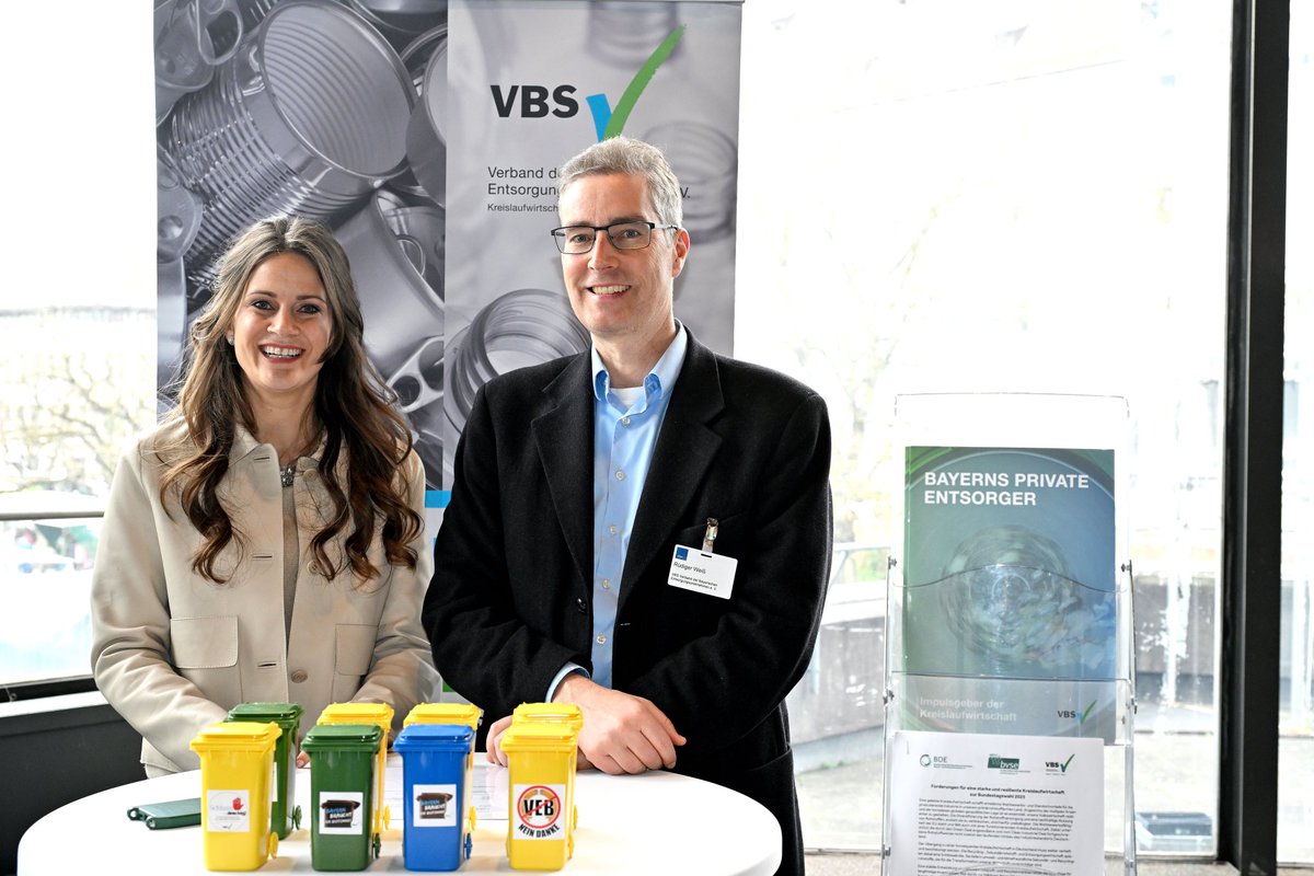 VBS e.V. (@vbs_ev) on Twitter photo Rückblick auf den #fdplpt der <a href="/fdpbay/">FDP Bayern</a>. Am <a href="/vbw_bayern/">vbw-bayern</a> Gemeinschaftsstand konnten wir Gespräche mit Delegierten zum Thema #Kreislaufwirtschaft führen. An unserem Stand kamen auch dieVorsitzenden <a href="/fdp_hessel/">Katja Hessel</a> <a href="/_MartinHagen/">Martin Hagen</a> sowie <a href="/Ch_Skutella/">Christoph Skutella</a> <a href="/SeehoferSusanne/">Susanne Seehofer</a> und <a href="/DuinBayern/">Albert Duin</a> vorbei. Rückblick auf den #fdplpt der <a href="/fdpbay/">FDP Bayern</a>. Am <a href="/vbw_bayern/">vbw-bayern</a> Gemeinschaftsstand konnten wir Gespräche mit Delegierten zum Thema #Kreislaufwirtschaft führen. An unserem Stand kamen auch dieVorsitzenden <a href="/fdp_hessel/">Katja Hessel</a> <a href="/_MartinHagen/">Martin Hagen</a> sowie <a href="/Ch_Skutella/">Christoph Skutella</a> <a href="/SeehoferSusanne/">Susanne Seehofer</a> und <a href="/DuinBayern/">Albert Duin</a> vorbei.