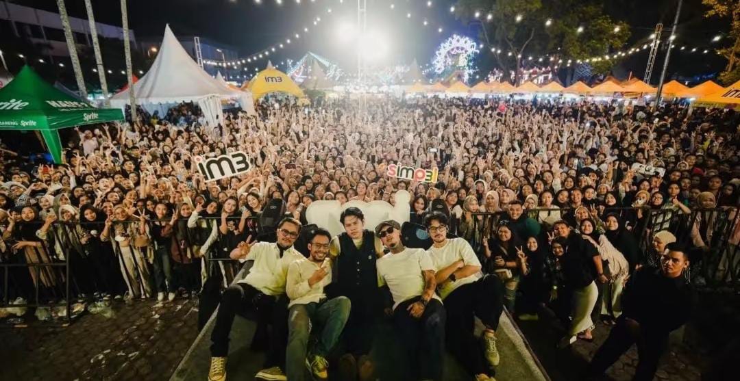 rockstarony_'s tweet photo. ˙✧˖°📷 ⋆. Rony Parulian at Bookber Simpel, Pekan Raya Sumatra Utara (PRSU), Medan.🌟 https://t.co/3FHsveWtYi
