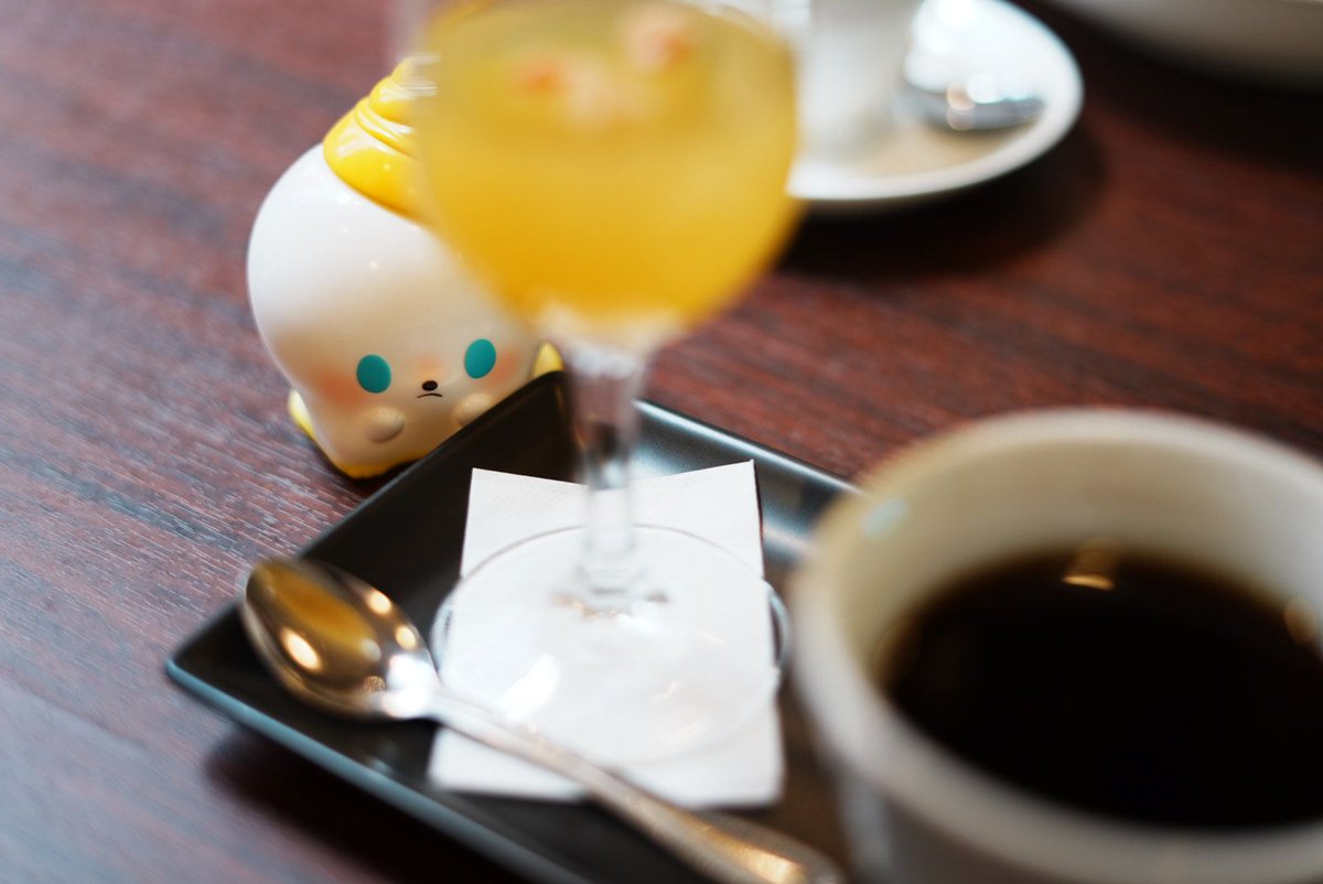ゆったりとした時が流れる「いつものところ」
一日10食限定のカレーセット。食前後のコーヒー、サラダ、カレー、デザートで900円。コーヒーはほのかな甘みと苦味が特徴的。カレーはやや辛口だが、卵サンドのフィリングでまろやか。
#Photography #写真 #snapshots #キリトリセカイ
