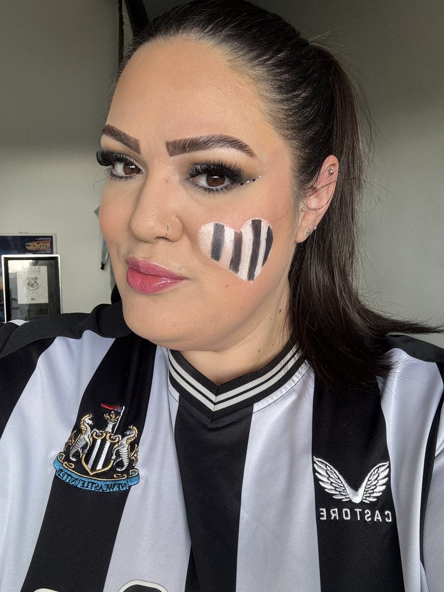 Match day ready! So nervous I could puke! HWTL🖤🤍🖤🤍 #nufc #CarabaoCupFinal