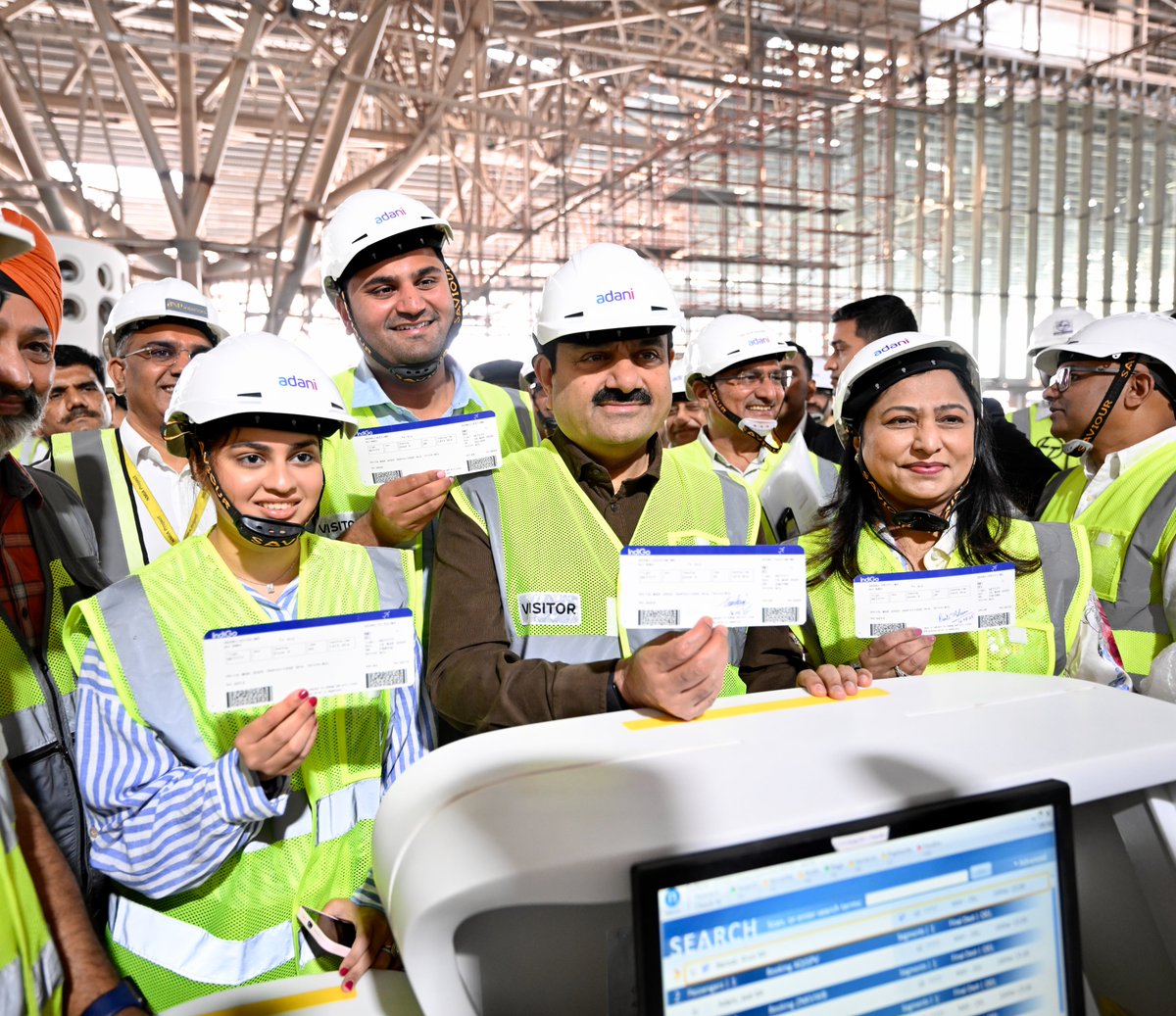 gautam_adani's tweet image. A glimpse into India’s aviation future! ✈️
Visited the Navi Mumbai International Airport site today—a world-class airport taking shape. Set for inauguration this June, it will redefine connectivity & growth. A true gift to India!
Kudos to the Adani Airports team & partners for…