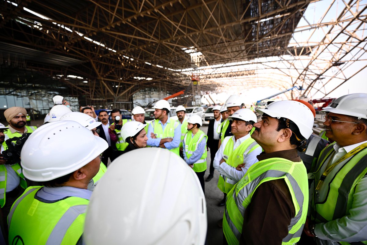 gautam_adani's tweet image. A glimpse into India’s aviation future! ✈️
Visited the Navi Mumbai International Airport site today—a world-class airport taking shape. Set for inauguration this June, it will redefine connectivity & growth. A true gift to India!
Kudos to the Adani Airports team & partners for…
