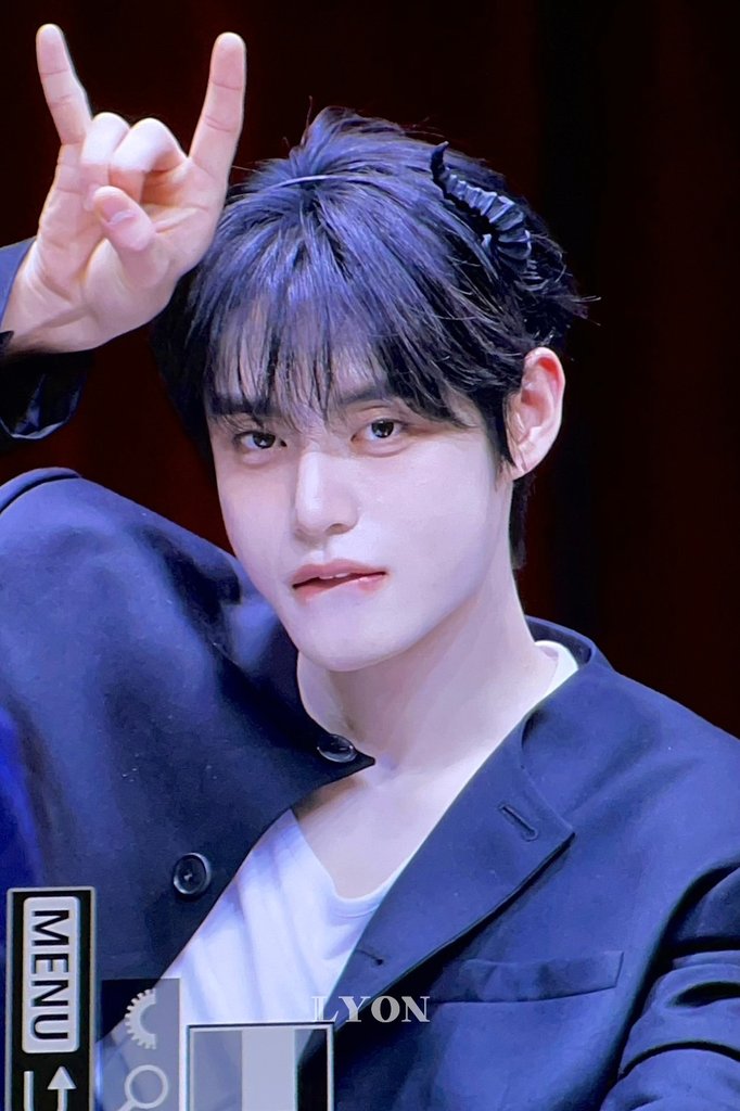 250316 😈
#김지웅 #KIMJIWOONG #キムジウン
#ZEROBASEONE #ZB1 #제로베이스원