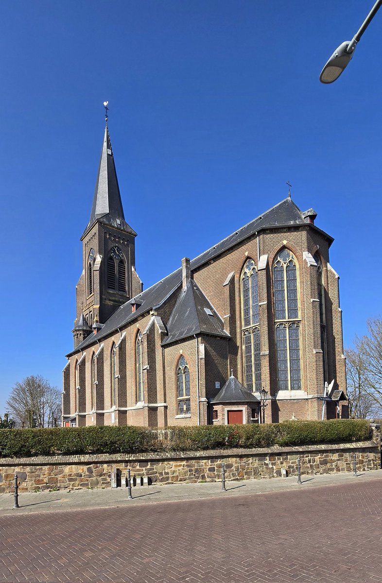 Martin1960's tweet photo. Via Mecheken en Hilleshagen nu in #Vijlen - het op ruim 200 meter gelegen hoogste kerkdorp van Nederland. De weg erheen vanuit het #Geuldal is lang, maar gelukkig niet al te steil voor een 65-jarige oude zot met kwalen πππ΄ββοΈ https://t.co/d4RJFx0h7g