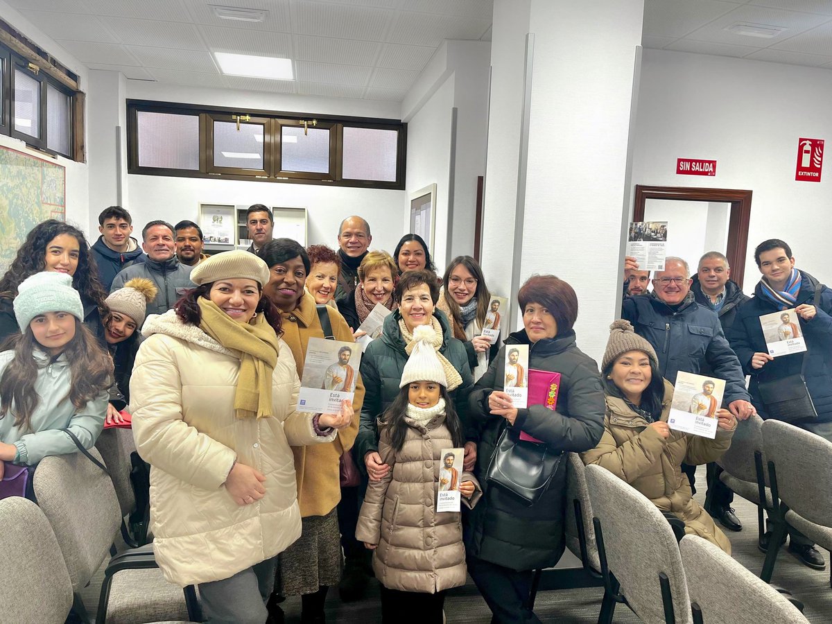 Primer día de campaña, hasta la nieve nos acompaña en los montes, a ver si están de acuerdo conmigo, creo q es la primera vez q el papel reciclado de la invitación es excelente, da gusto dejarla en manos de la gente, muy digno del acontecimiento.